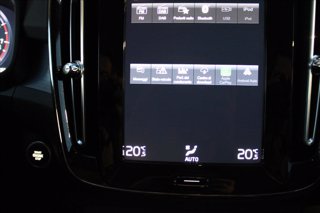 VOLVO XC40 T2 Geartronic Momentum Pro N1 17