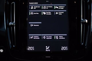 VOLVO XC40 T2 Geartronic Momentum Pro N1 18