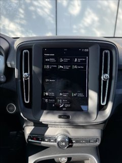 VOLVO XC40 T2 Geartronic Momentum Core 14