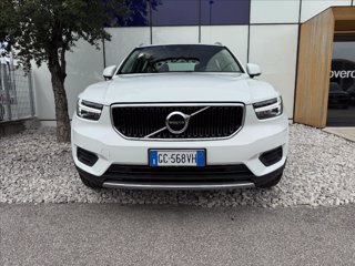 VOLVO XC40 T2 Momentum 1