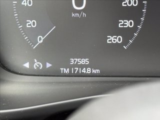 VOLVO XC40 T2 Momentum 12