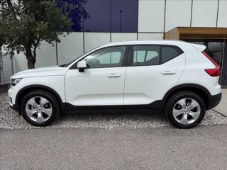 VOLVO XC40 T2 Momentum 3
