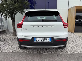 VOLVO XC40 T2 Momentum 4
