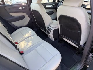 VOLVO XC40 T3 Momentum Pro 8