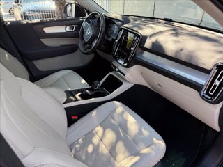VOLVO XC40 T3 Momentum Pro 9