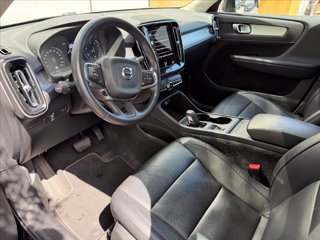VOLVO XC40 B4 AWD Geartronic Momentum Pro 10