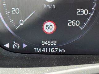 VOLVO XC40 B4 AWD Geartronic Momentum Pro 12