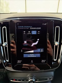 VOLVO XC40 B4 AWD Geartronic Momentum Pro 14