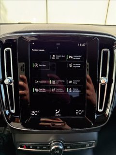 VOLVO XC40 B4 AWD Geartronic Momentum Pro 16