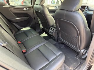 VOLVO XC40 B4 AWD Geartronic Momentum Pro 7