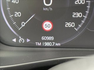 VOLVO XC40 T3 Momentum Pro 12