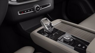 VOLVO XC90 T8 Plug-in hybrid AWD automatico 7 posti Ultra Dark 15