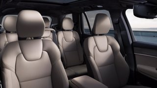 VOLVO XC90 T8 Plug-in hybrid AWD automatico 7 posti Ultra Dark 18