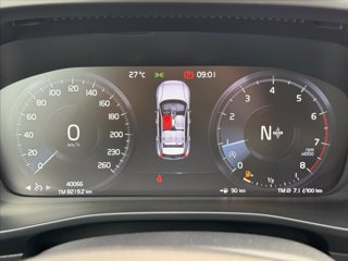VOLVO XC40 T2 Momentum 10