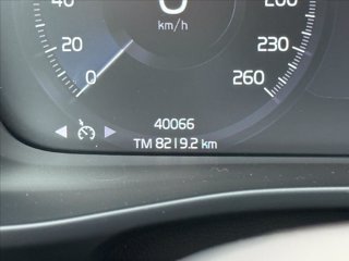 VOLVO XC40 T2 Momentum 11