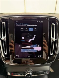 VOLVO XC40 T2 Momentum 14