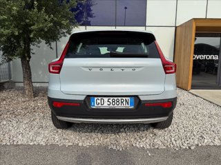 VOLVO XC40 T2 Momentum 4