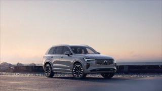 VOLVO XC90 T8 Plug-in hybrid AWD automatico 7 posti Plus Bright 4