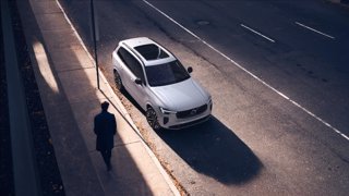 VOLVO XC90 T8 Plug-in hybrid AWD automatico 7 posti Ultra Dark 1