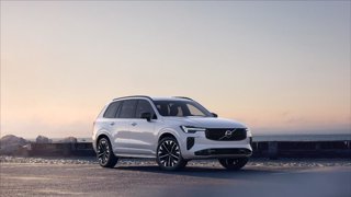 VOLVO XC90 T8 Plug-in hybrid AWD automatico 7 posti Ultra Dark 4