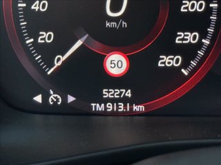 VOLVO XC40 T2 Momentum 12
