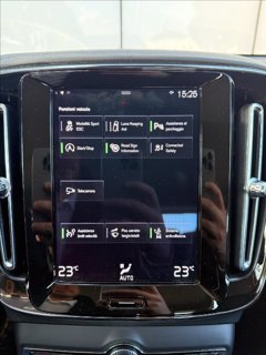 VOLVO XC40 T2 Momentum 14