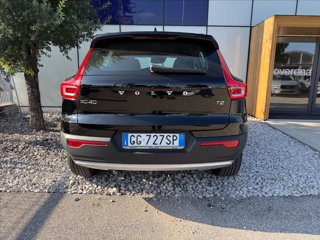 VOLVO XC40 T2 Momentum 4