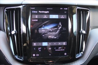 VOLVO XC60 B4 (d) automatico Plus Dark 16