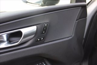 VOLVO XC60 B4 (d) automatico Plus Dark 20