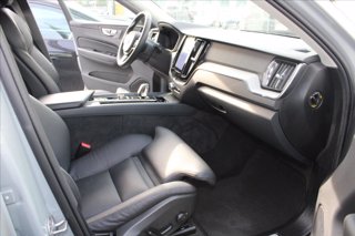 VOLVO XC60 B4 (d) automatico Plus Dark 8