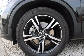 VOLVO XC40 B3 automatico Plus Dark 19