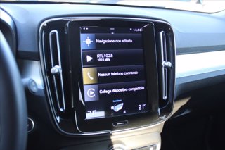 VOLVO XC40 T2 Momentum 14