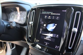 VOLVO XC40 T2 Momentum 16