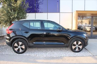 VOLVO XC40 T2 Momentum 4