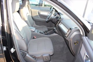 VOLVO XC40 T2 Momentum 8