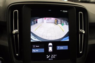 VOLVO XC40 T2 Momentum Core 16