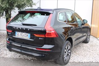 VOLVO XC60 B4 (d) AWD Geartronic Momentum Pro 1