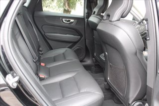 VOLVO XC60 B4 (d) AWD Geartronic Momentum Pro 10