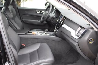 VOLVO XC60 B4 (d) AWD Geartronic Momentum Pro 11