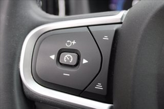 VOLVO XC60 B4 (d) AWD Geartronic Momentum Pro 19