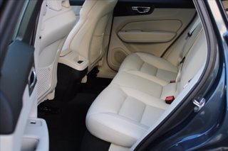 VOLVO XC60 B4 (d) AWD Geartronic Inscription 10