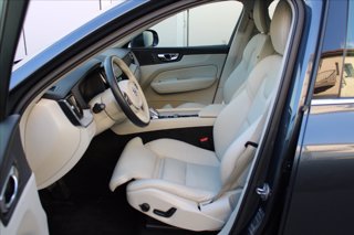 VOLVO XC60 B4 (d) AWD Geartronic Inscription 8