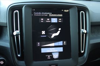 VOLVO XC40 T2 Geartronic Momentum Core 14