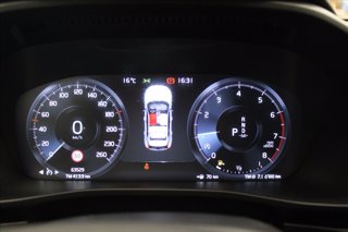 VOLVO XC40 T2 Geartronic Momentum Core 7