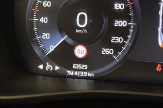 VOLVO XC40 T2 Geartronic Momentum Core 8