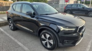VOLVO XC40 T2 Momentum Core 2