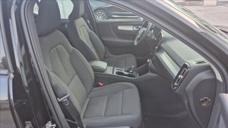 VOLVO XC40 T2 Momentum Core 7