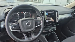 VOLVO XC40 T2 Momentum Core 9