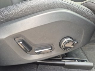 VOLVO XC60 B4 (d) AWD automatico Plus Dark 11