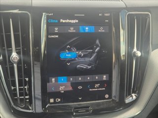 VOLVO XC60 B4 (d) AWD automatico Plus Dark 15